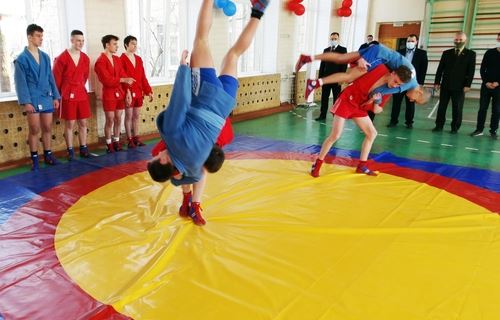 
<p>                                Еще 6 школ Волгограда получили новые борцовские ковры</p>
<p>                        