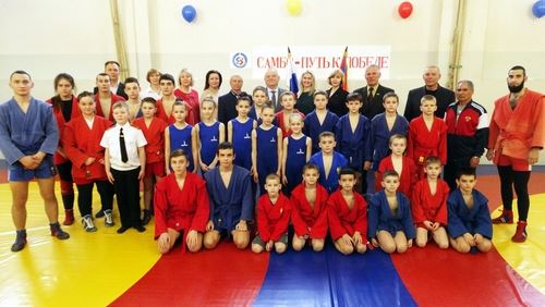 
<p>                                Юные самбисты волгоградской школы №140 получили новый ковер</p>
<p>                        