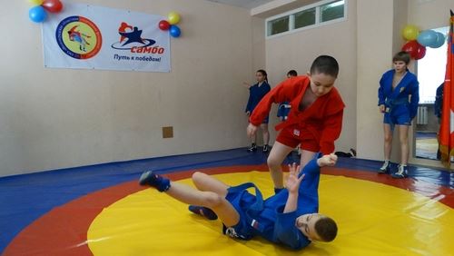 
<p>                                Волгоградские ученики школы №128 получили новый борцовский ковёр</p>
<p>                        