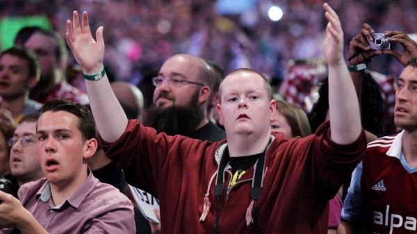 WWE возвращает зрителей в зал