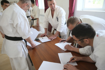 Фотографии технической части дан-теста членов Федерации Кёкушин каратэ России (WKO)